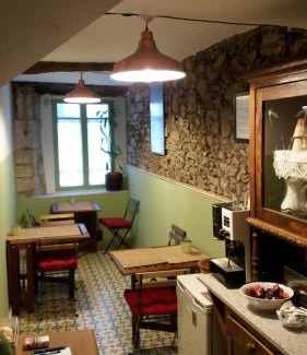 Pontedeume House | Budget-Friendly Stay at Casa Apilladeira with Breakfast