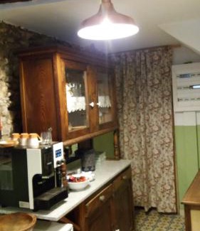 Pontedeume House | Budget-Friendly Stay at Casa Apilladeira with Breakfast
