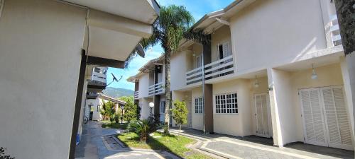 Jardim Capricornio House | Casa Praia Capricórnio: Oceanfront Oasis with 9.8 Rating