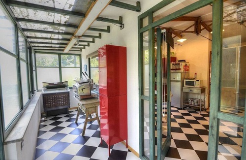 Meta House | Casa Ardesia: Cheerful Retreat with Free WI-FI & Breakfast