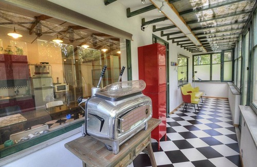Meta House | Casa Ardesia: Cheerful Retreat with Free WI-FI & Breakfast