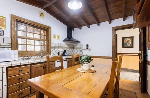 Vilaflor House | Discover Casa Argelia: Family-Friendly Stay with Spa & Breakfast