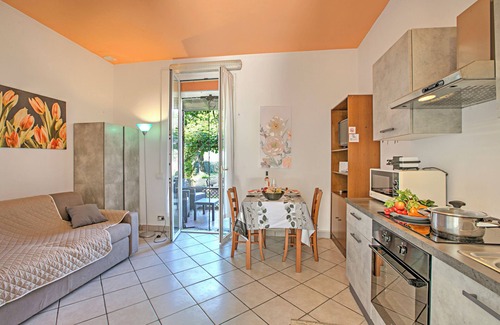 Laveno House | Casa Arianna: Family-Friendly Retreat with Lake Views