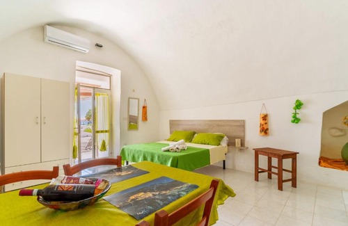 Capilungo House | Discover Casa Arianna: Pet-Friendly Oceanfront Retreat