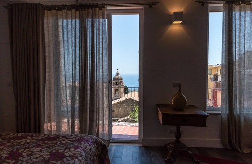 Taormina Bed & Breakfast | Eco-Friendly Casa Aricò & Shatulle Suites with Ocean Views
