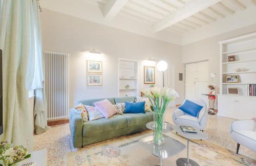 Lucca Historical Center Apartment | CASA ARNOLFO: Experience Heritage with Family-Friendly Comfort