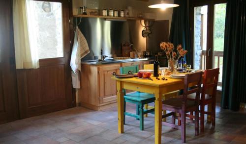 Castello Apartment | Top-Rated Casa Arpaouza: Perfect for Families and Pets