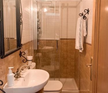 Porqueiros House | Discover Casa As Fontes: Family-Friendly with Dining Options