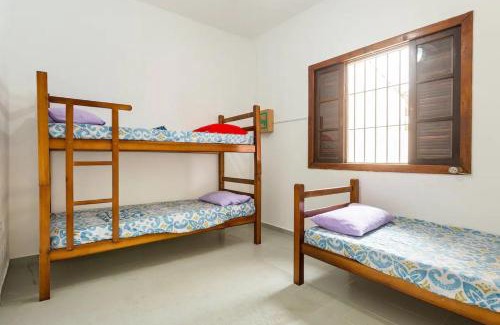 Itanhaem House | Ideal Casa for 13 near Praia de Gaivotas with Pool & WiFi