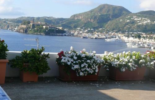 Lipari House | Casa Athena: Pet-Friendly Oceanfront Escape with Breakfast