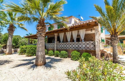 Cala Santany Ski Chalet | Casa Aurora: Family-Friendly Retreat with Pool & 4-Star Comfort