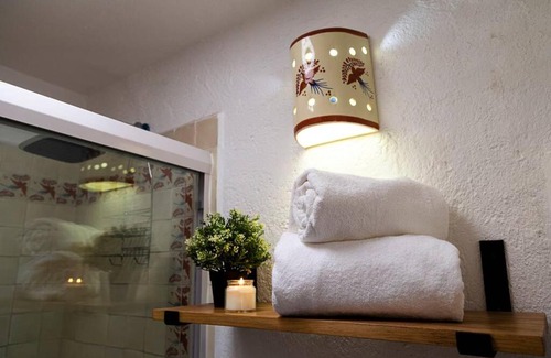 Zona Centro House | Discover Casa Aurora: Rustic-Modern Retreat in Guanajuato