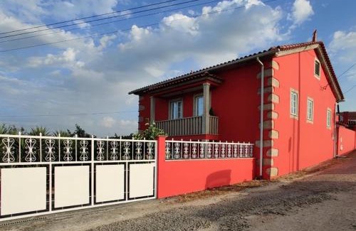Friumes e Paradela House | Discover Casa Aurora: Oceanfront Retreat with Pool Access