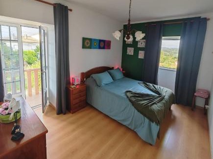 Friumes e Paradela House | Discover Casa Aurora: Oceanfront Retreat with Pool Access