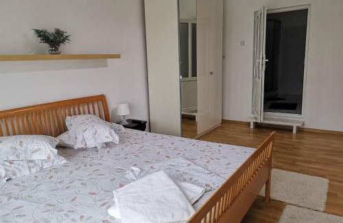 Calimanesti House | Cozy Casa Aurora: 10/10 Stay with Hot Tub & Fireplace
