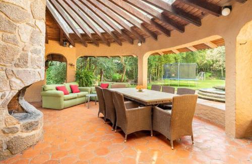 Valle de Bravo House | Casa Avándaro con alberca, Río, Bosque y Cocinera!