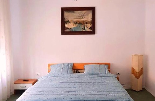 Calea Sever Bocu Apartment | Cozy Casa Ayan: Family-Friendly with Breakfast & Kitchen