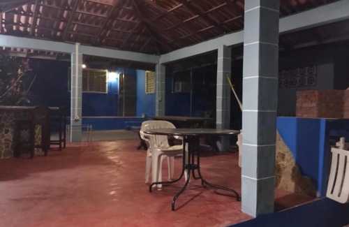 Coloncito House | Discover Casa Azúl: Pet-Friendly Retreat in Nueva Gorgona
