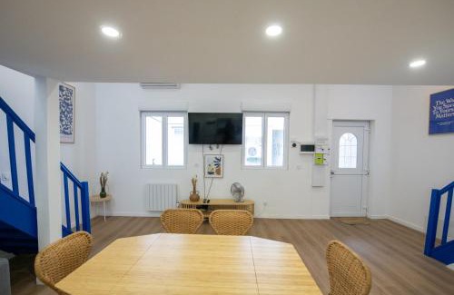 La Guillotiere House | Casa Azul: Colorful Oasis with Family-Friendly Amenities