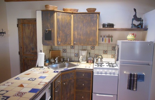 Taos Cottage | Casa Azul: Downtown Casita with Pool & Spa Amenities