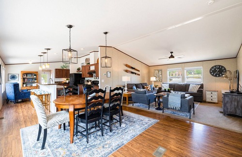 Burnet House | Casa Azul: Tranquil Retreat with Lake View Deck and More