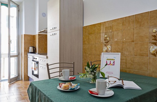 Albaro Apartment | Inviting Casa Azzurra: Family-Friendly with Breakfast & Kitchen