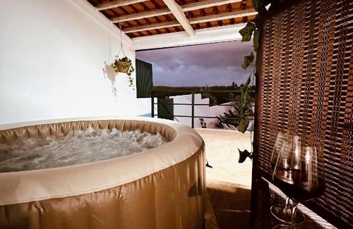 Abrantes House | Guest Rated 10/10: Casa Bé-Bia with Oceanfront Views