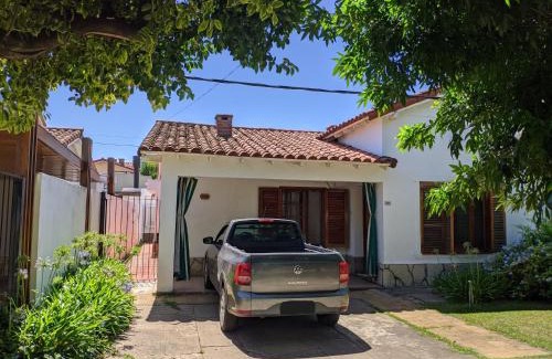 San Nicolas de los Arroyos House | Top-Rated CASA BARRIO SOMISA: Family & Pet-Friendly Retreat