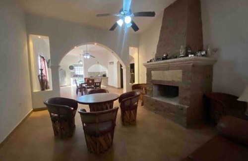 Cuatrocienegas De Carranza House | Relaxing Stay at Casa Bartoleña with Pool & Family Amenities