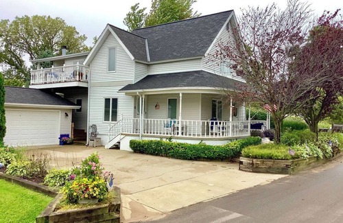 South Haven Apartment | Bright Casa B2 Apartment Near SoHa North Beach, Sleeps 4
