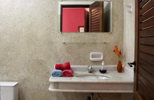 Camburi House | Discover Casa Bacarirá: Yoga Retreat with Vegan Breakfast