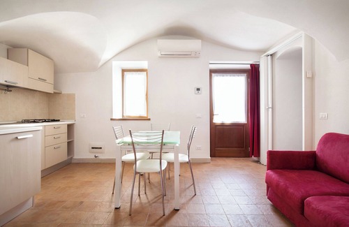 Cassone Apartment | Cozy Bacio Apartment: Pets Welcome in Malcesine-Cassone