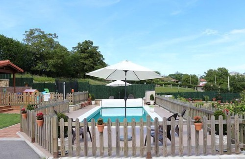 San Martin de Bada Cottage | CASA BADIMIA: Scenic Peaks View with Pool & Spa Access