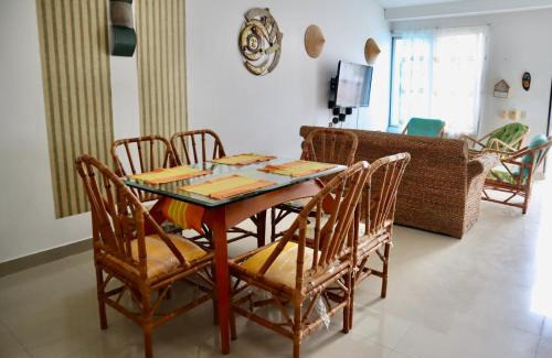Flandes House | Casa Bahía: Relaxing Oceanfront Retreat with Family-Friendly Amenities