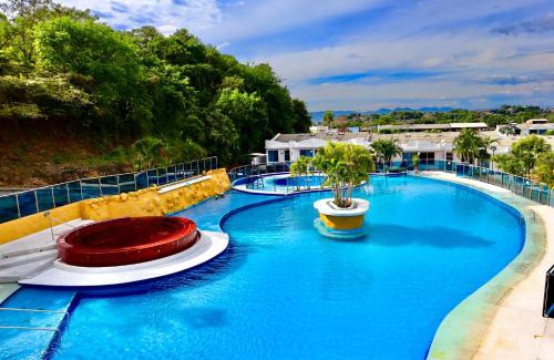 Flandes House | Casa Bahía: Relaxing Oceanfront Retreat with Family-Friendly Amenities