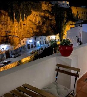 Setenil de las Bodegas House | Family-Friendly Retreat at Casa Bajo la Roca, Rated 9.4/10
