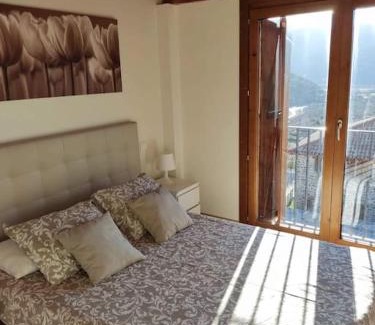 Gavin Apartment | Family-Friendly Casa Balcón de Los Pirineos in Gavín Biescas