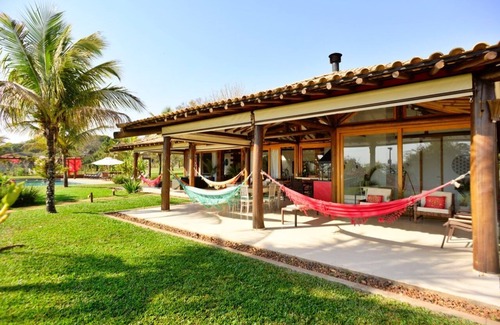 Itai House | Discover Casa Bali Avaré: Family-Friendly Retreat by the Lake