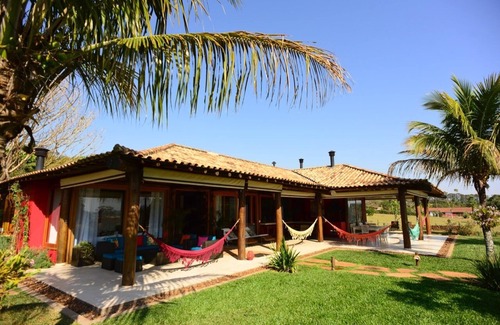 Itai House | Discover Casa Bali Avaré: Family-Friendly Retreat by the Lake