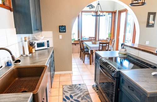 Shelter Cove House | Discover Casa Ballena: Ocean View & Spa Retreat Awaits
