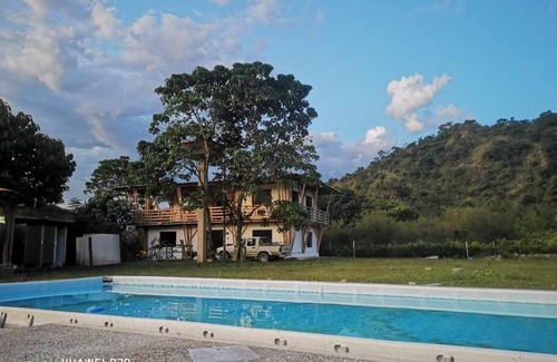 Sopetran House | Relaxing Casa Bambú with Pool near Santa Fe