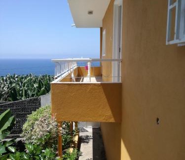 Tazacorte House | Discover Casa Banana: Budget-Friendly Stay with Kitchen