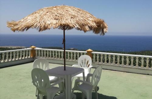 Tazacorte House | Discover Casa Banana: Budget-Friendly Stay with Kitchen