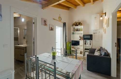 Barao de Sao Joao Cottage | Casa Barão S. João: Family-Friendly Retreat with Spa