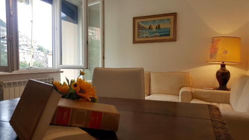 Bogliasco Apartment | Cozy Casa Barbara: Family-Friendly Stay with Hot Tub