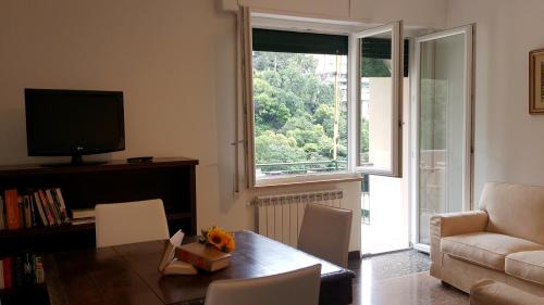 Bogliasco Apartment | Cozy Casa Barbara: Family-Friendly Stay with Hot Tub
