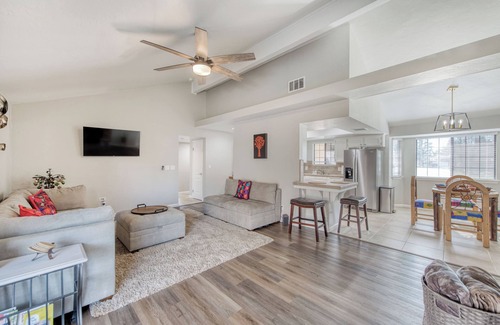 Raisin House | Tranquil 3-Bedroom Retreat in North East Fresno, Rated 10/10