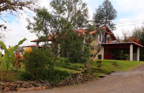 Orosi House | Relaxing Casa Bartzis Near Orosi & Tapanti National Park