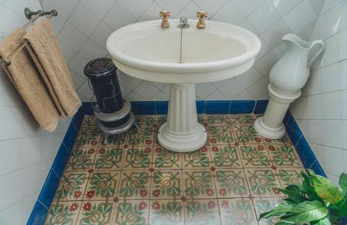 Caldes d'Estrac Villa | Casa Baulenas: Oceanfront Retreat with Pet-Friendly Perks