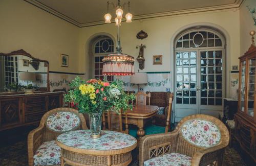 Caldes d'Estrac Villa | Casa Baulenas: Oceanfront Retreat with Pet-Friendly Perks